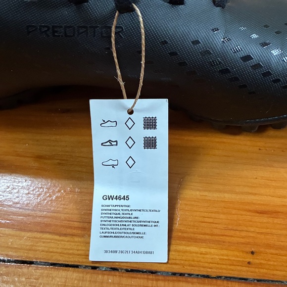 NWT Adidas Predator Accuracy 4 soccer cleats men’s 9.5 / women’s 10.5 - Picture 11 of 12